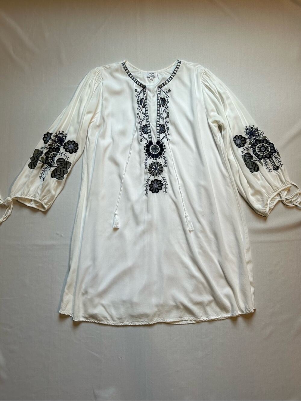 CC Chic Connection Boho Dress Embroidered Navy & White L/P FLAW